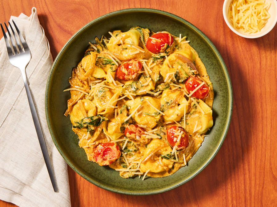 Cheese Tortellini and Sun-Dried Tomato Pesto Sauce